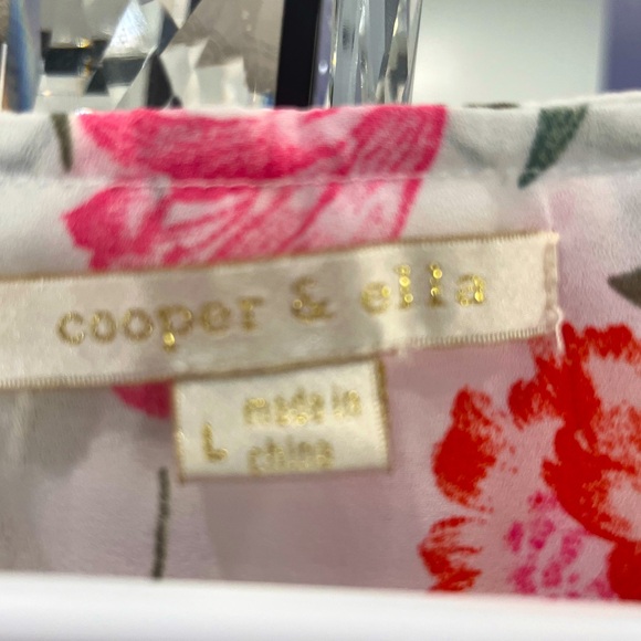 Sleeveless Top - Picture 3 of 3